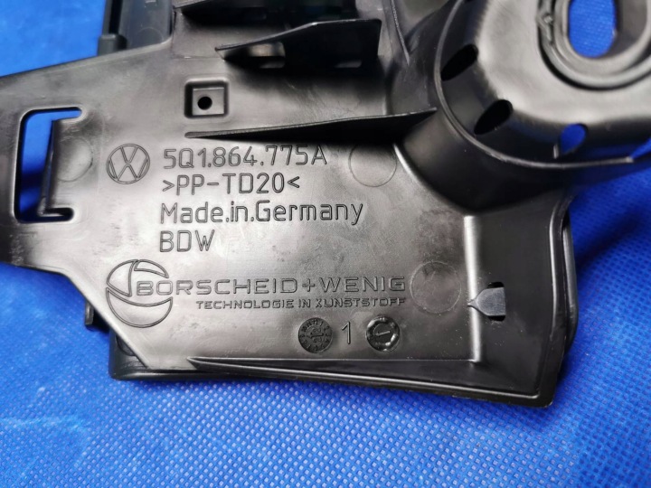 PODNOZEK REVÊTEMENT FIXATION ORIGINAL AUDI A3 8Y 5Q1864777C 5Q1864775A