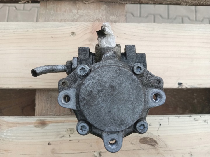 BMW E60 E65 E90 3.0D M57N2 M57TUE2 POMPE AMPLIFICATEUR 6779857 LH2110936