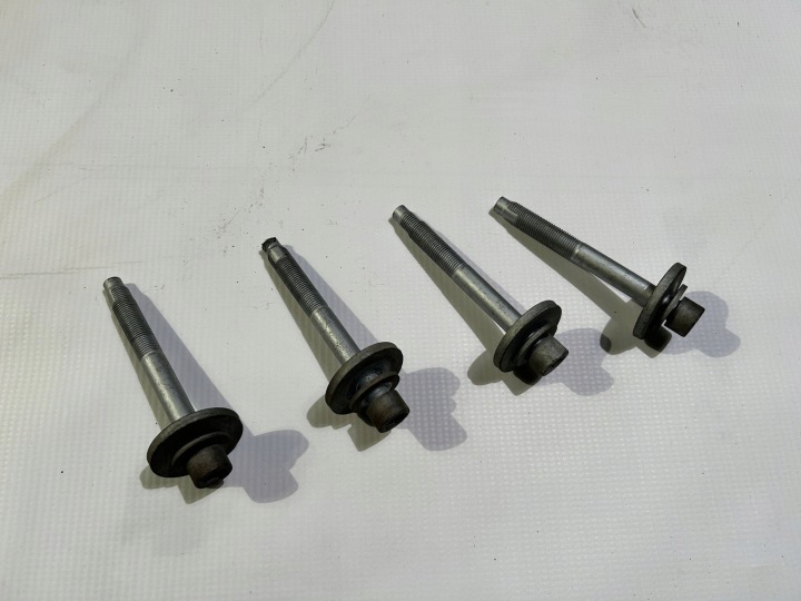 BOULONS FIXATIONS CHÂSSIS TRAÎNEAU CHÂSSIS ARRIÈRE ARRIÈRE MASERATI GRANTURISMO 2008-