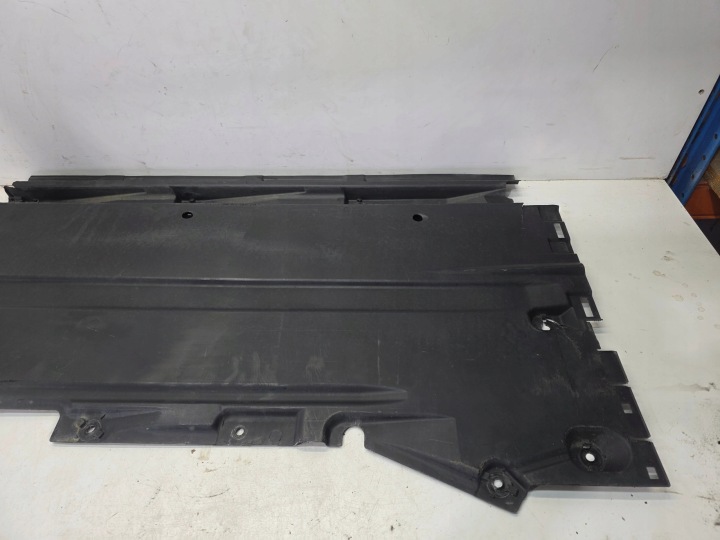 PROTECTION CHÂSSIS GAUCHE GAUCHE AVANT GRANDE AUDI A5 8F CABRIO 8F0825207