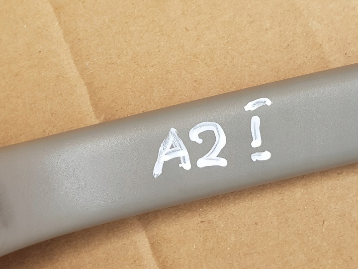 POIGNÉE MANIVELLE PLAFONNIERS DROIT AVANT AUDI A2 99-05 8Z0857607C