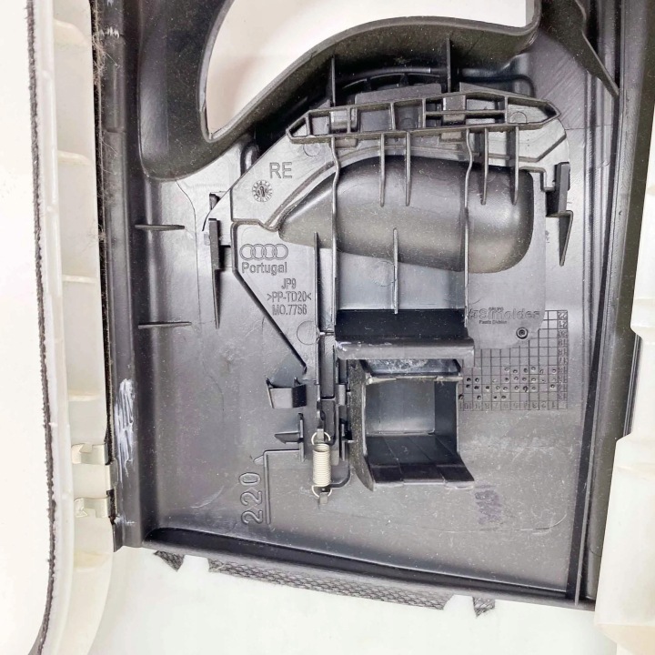 AUDI Q3 8U 2016 DROITE CÔTÉ PROTECTION SUPÉRIEURE MONTANTS B