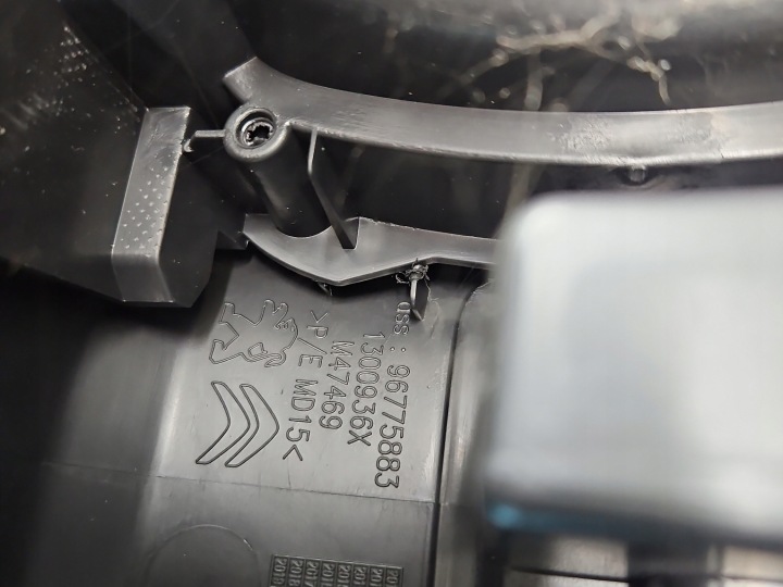 ACCOUDOIR TUNNEL PEUGEOT 308 II T9 96775883 EUROPE