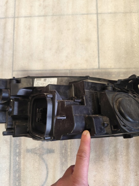 PROJECTEUR GAUCHE VOLVO V40 LIFT NR ORIGINAL 32228483