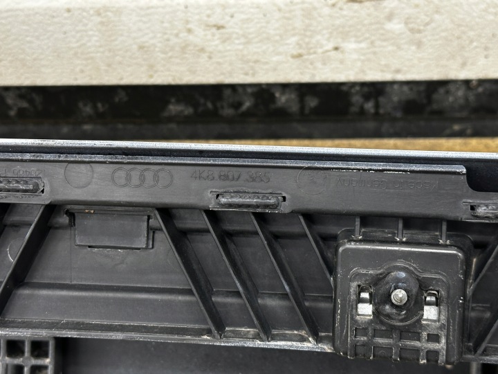 AUDI OE 4K8807386A 4K8807385