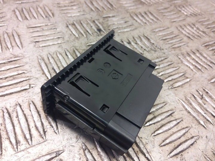 NISSAN QASHQAI J12 2024 PRISE RACCORD USB