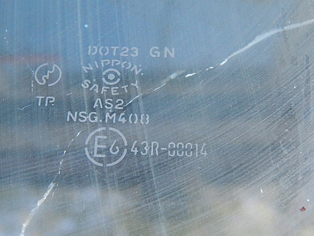 VITRE DE PORTIÈRE GAUCHE AVANT MAZDA MPV II 00-06