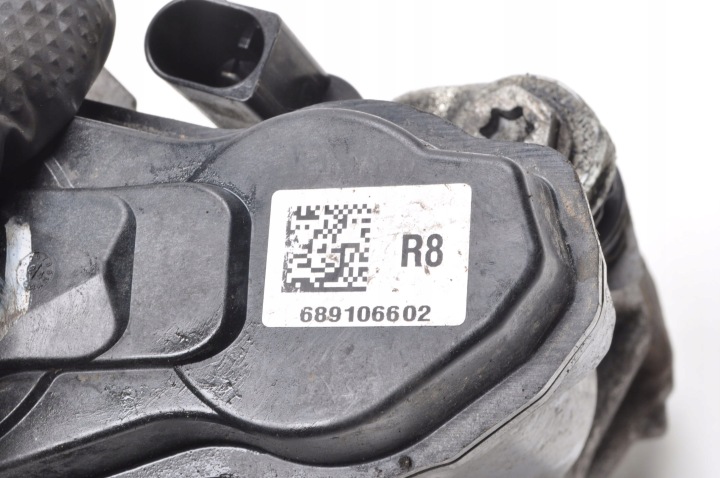 BMW 2 U06 ÉTRIER DE FREIN DE FREIN DROIT ARRIÈRE 6891066