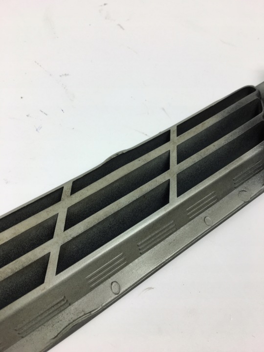 GRILLE GAUCHE ADMISSION AIR CARROSSERIE MONTANTS C MERCEDES W201 190 2016980189