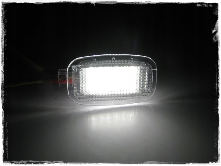 DIODO LUMINOSO LED MALETERO DE PUERTA GUANTERA PIERNAS 2 PIEZAS MERCEDES C, E, M, G, S 