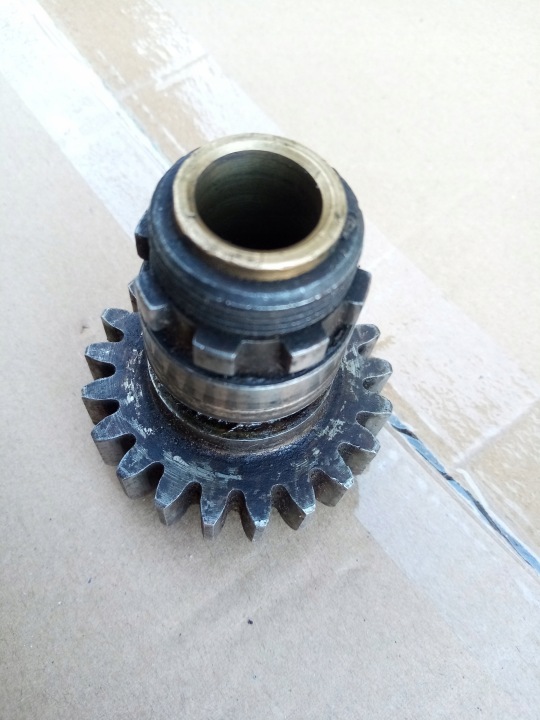 IZ49 IZ350 IZ56 DKW SKSZYNIA NEUF ORIGINAL ARBRE GLUWNY