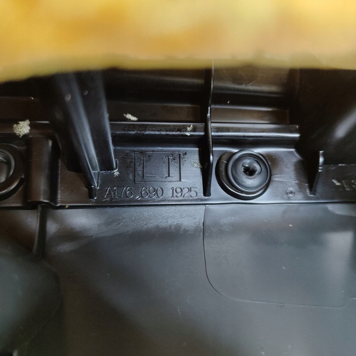 MERCEDES-BENZ A W176 2016 GAUCHE CÔTÉ PROTECTION CENTRALE MONTANTS C