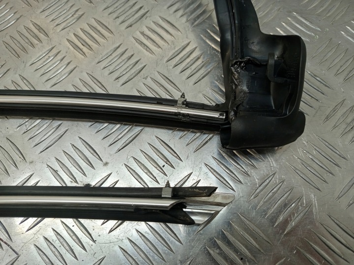 BMW E93 MOULURE JOINT D'ÉTANCHÉITÉ VITRES MONTANTS A 7119111