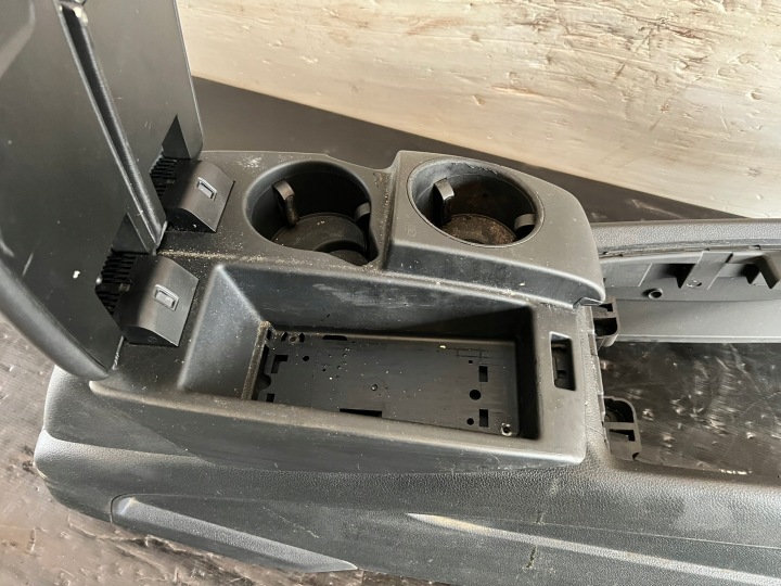 AUDI Q7 4L TUNNEL CENTRAL ACCOUDOIR 4L2863244C