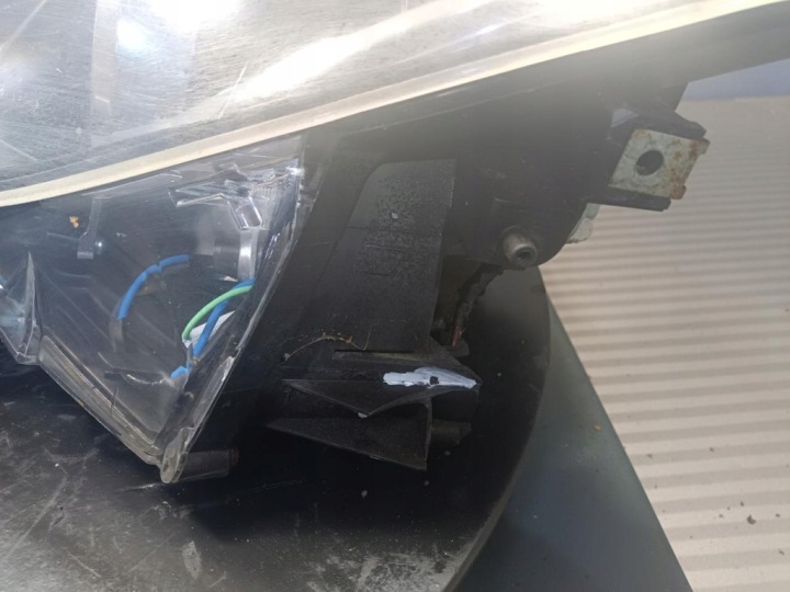 MAZDA 6 GH PROJECTEUR PHARE GAUCHE AVANT XÉNON