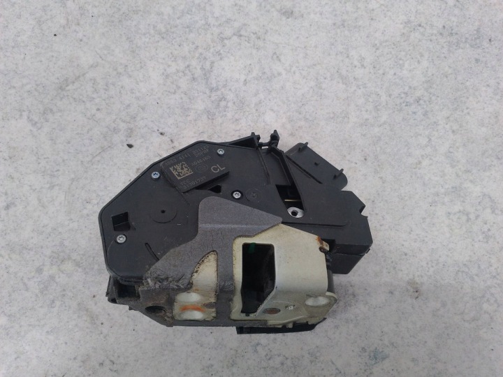 SERRURE DE PORTE GAUCHE AVANT VOLVO V60 31301737