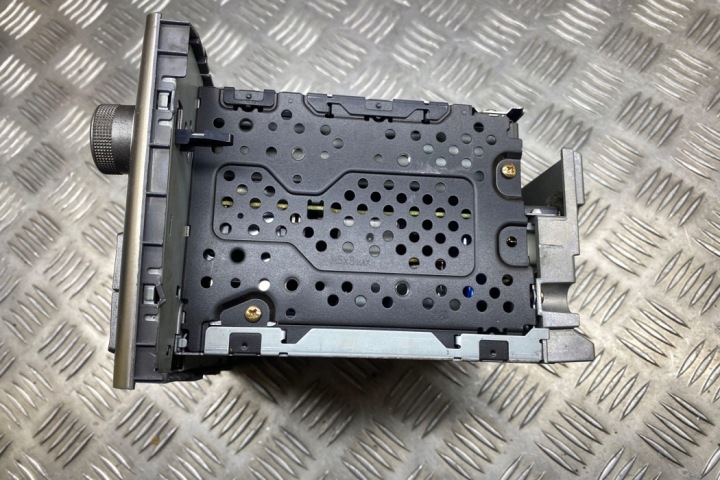 RADIO AVEC NAVIGATION TOYOTA AVENSIS (_T25_) 8612005080 2.0L DIESEL 85KW 2006