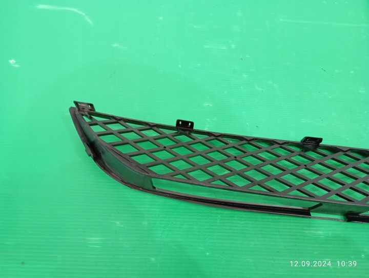 GRILLE CENTRALE PARE-CHOCS AVANT MERCEDES SPRINTER 906 W906 A9068850053