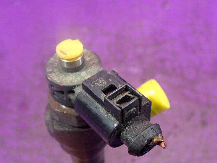 VW GOLF VII 7 12- 1.6 TDI 105KM CLH CLHA INJECTEUR 0445110477 04L130277AJ