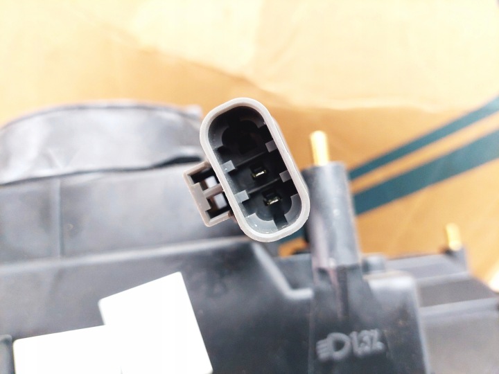 OE NISSAN/ CARELLO PROJECTEUR DROIT B6010-70J19 NISSAN PRIMERA P10