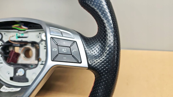 VOLANT CUIR AMG W117 W176 A1724601603
