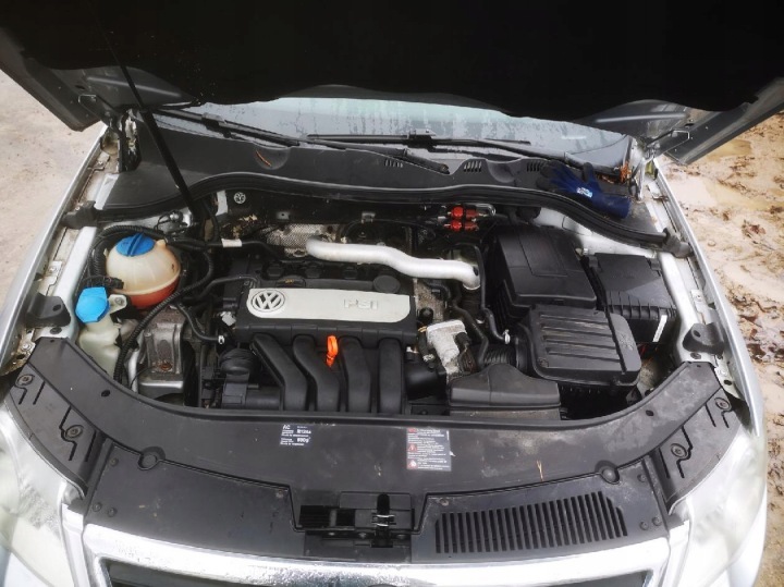 VOLKSWAGEN PASSAT BOÎTE FUSIBLES 2006 2.0L 3C0880204C