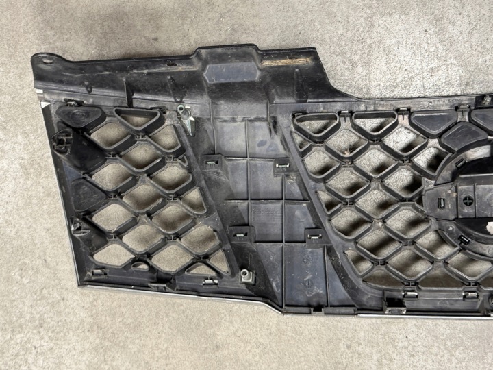 NISSAN NAVARA D40 62310EBXXX OE CALANDRE GRILLE CHROME