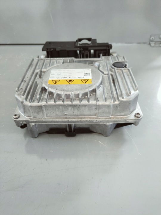 VW GOLF 8 VIII A3 8Y LEON 4 IV CONVERTISSEUR TENSION COURANT 5WA959663A
