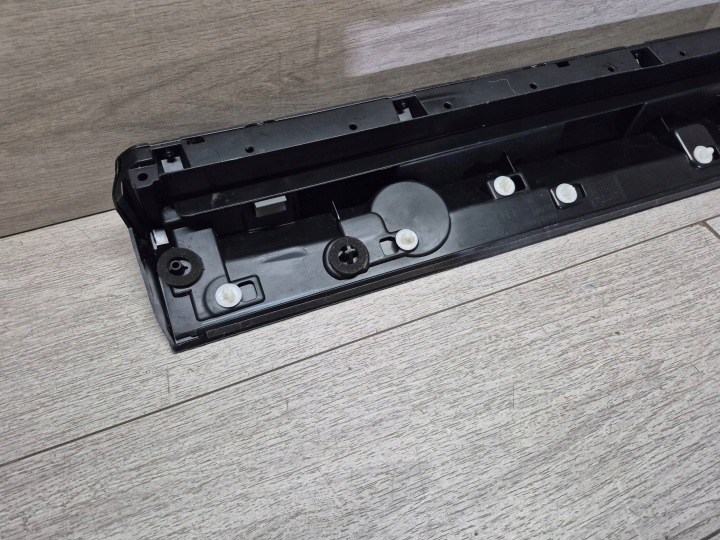 13615. RANGE ROVER SPORT MOULURE PORTES GAUCHE AVANT N9X2-21065