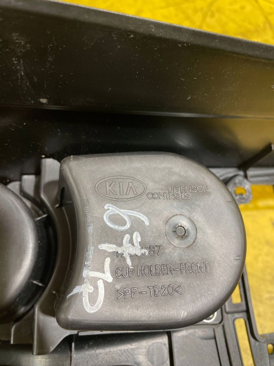 KIA CEED TUNNEL CENTRAL ACCOUDOIR
