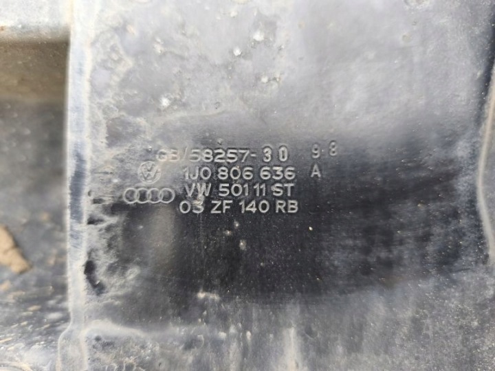 PANNEAU AVANT POUTRE RENFORCEMENT AVANT VW GOLF IV 1J0806636A