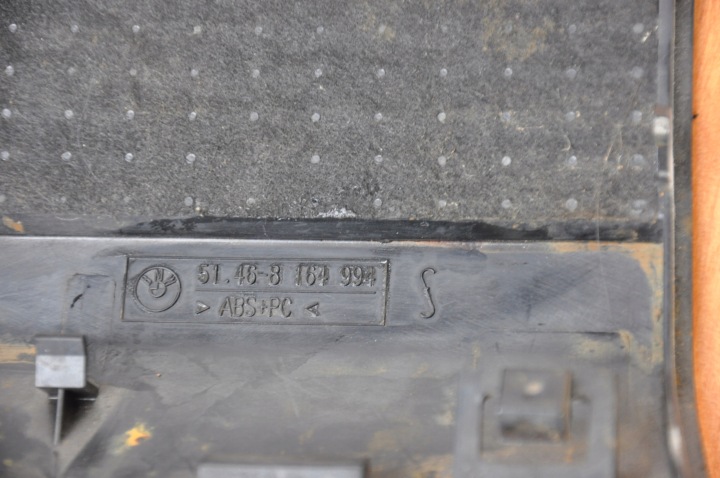 BMW E31 840 850 GRILLE ARRIÈRE PULKI 8164994