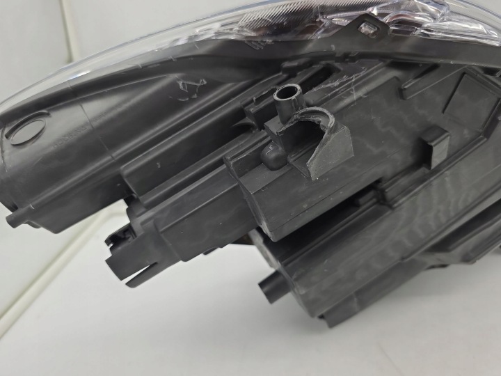 PROJECTEUR FORD KUGA III LV4B13E014CA