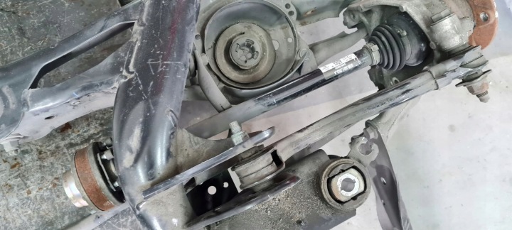S3 8V BERLINE A3 CHÂSSIS CHÂSSIS POUTRE SUSPENSION ARRIÈRE 2.0 TFSI QUATTRO