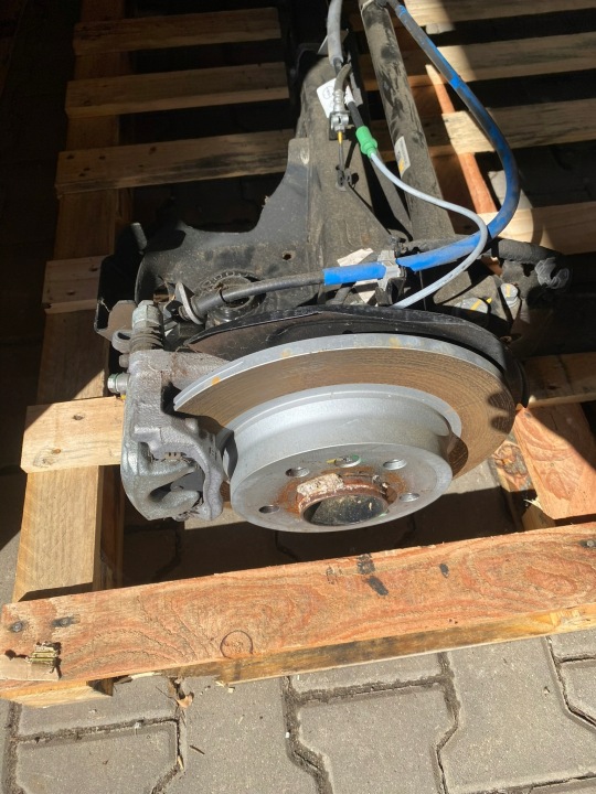 RENAULT KANGOO III IV AVEC E-TECH 2022 AXE POUTRE ARRIÈRE SUSPENSION 555018846R