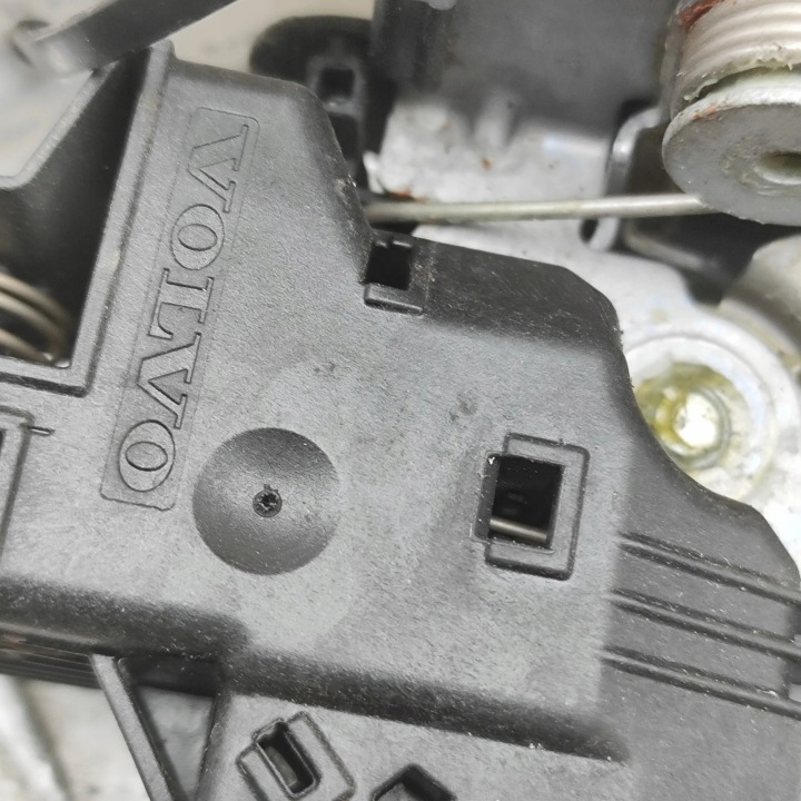 SERRURE GAUCHES AVANT PORTES VOLVO V40 CROSS COUNTRY (526) 31440391 1.6L
