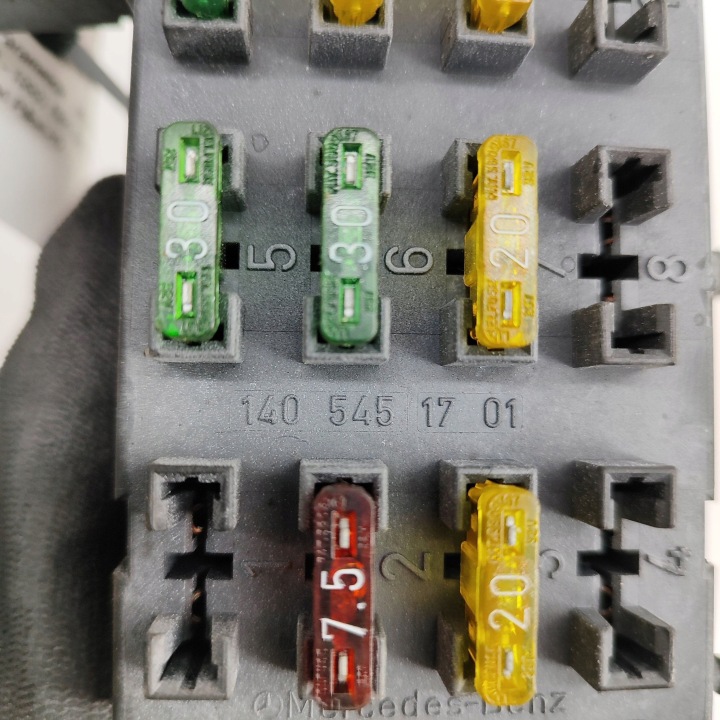 MERCEDES-BENZ AVEC W140 1995 CHÂSSIS MODULE FUSIBLES