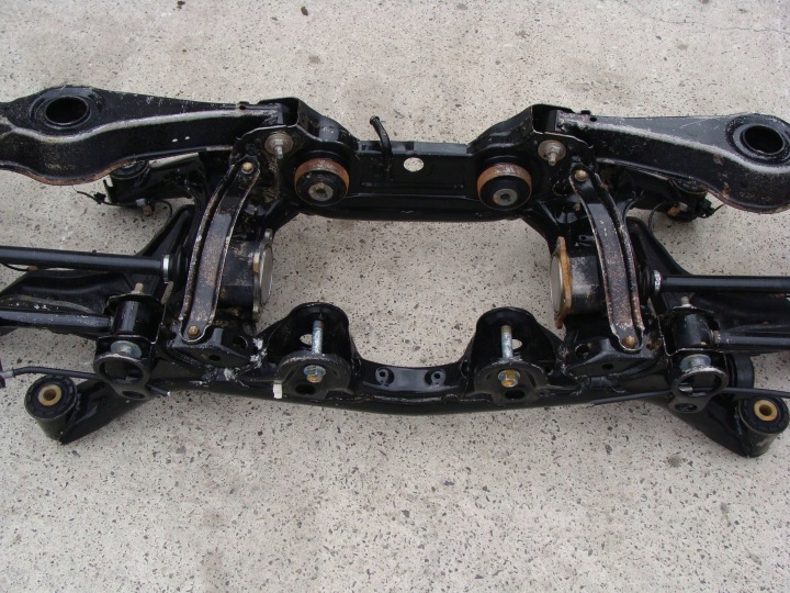 SUSPENSION ARRIÈRE COMPLET SUZUKI GRAND VITARA II 1.9 DDIS NON MALOWANE