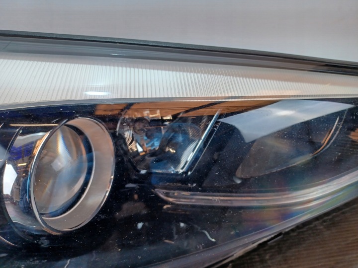HYUNDAI TUCSON III PHARE DROITE AVANT 92102-D7110 14-