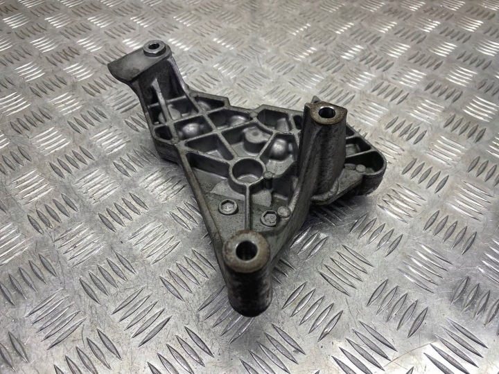 POIGNÉE SUPPORT MOTEUR VW PASSAT B6 AUDI A3 E0S 2.0 TDI 2003-2015 03G199207E