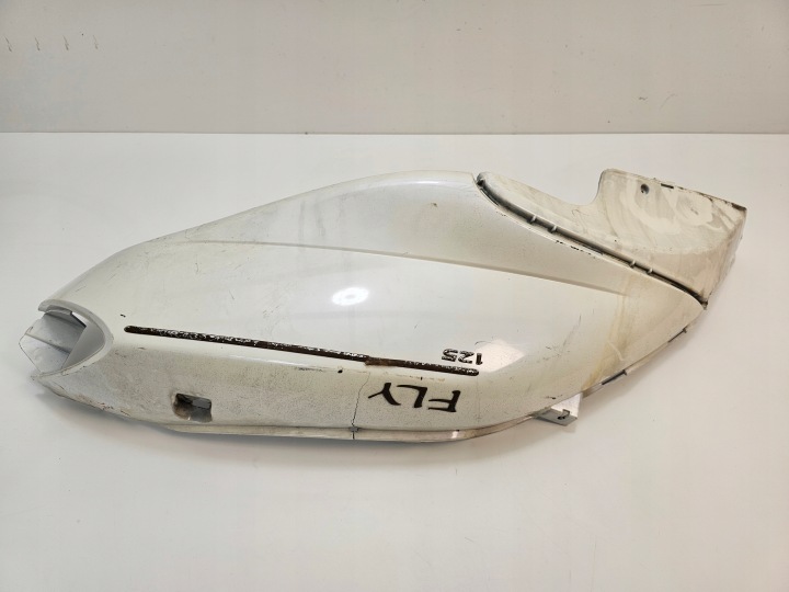 PIAGGIO FLY 125 DÉFLECTEUR D'AIR LATÉRALE CÔTÉ COLLECTEUR PROTECTION PLASTIQUE PLASTIQUE QUEUE