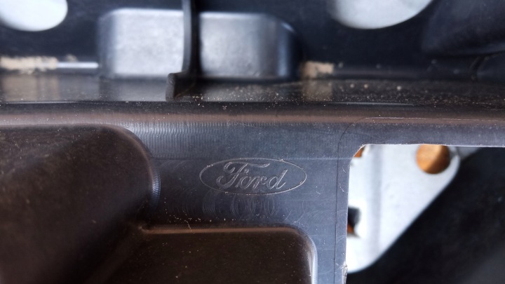 FORD TRANSIT CONNECT 13- CALANDRE DOUBLURE SUPÉRIEURE PARE-CHOCS AVANT DT11-17K819-A