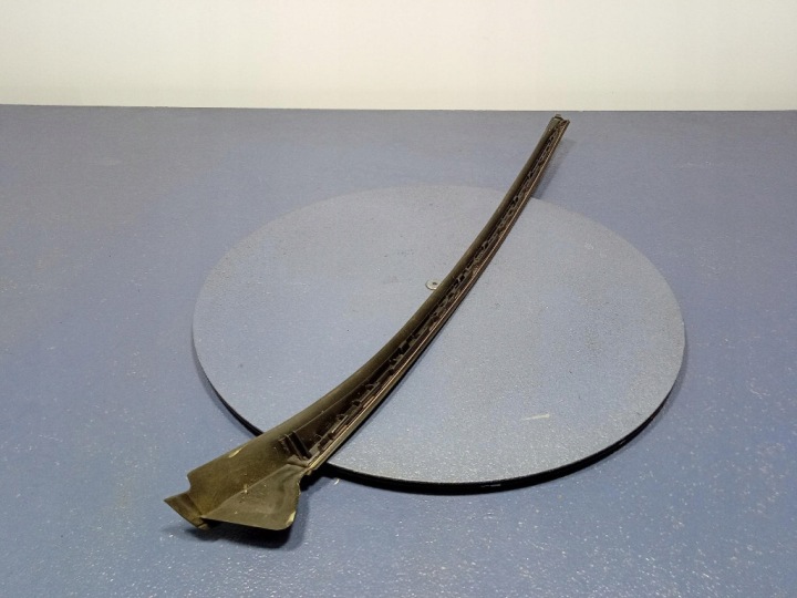 MERCEDES E CLASSE W212 MOULURE VITRES AVANT AVANT DROITE A2126901082
