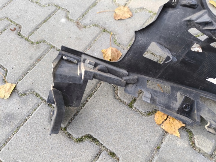 GLISSIÈRE PARE-CHOCS AVANT DROIT MERCEDES W213 A2138852503