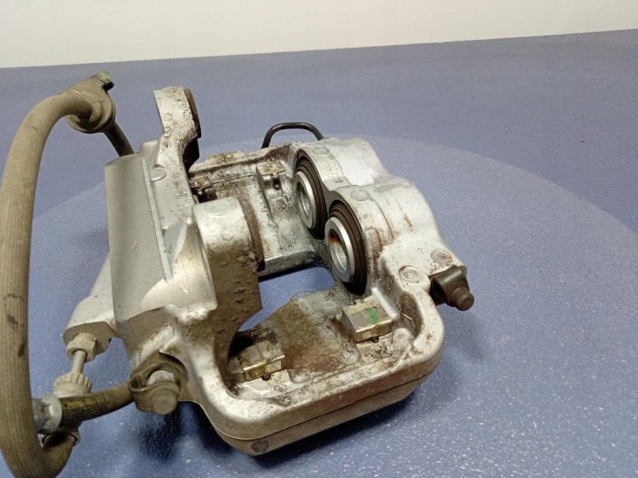 BMW IX3 G08 G01 ÉTRIER DE FREIN DE FREIN DROIT AVANT AVANT 42/30/348 6885840