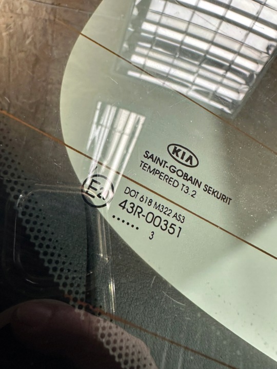 COUVERCLES DE COFFRE COUVERCLES DE COFFRE KIA CEED II 2 UNIVERSEL 2012- COULEUR A0