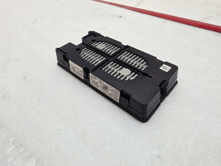 CHARGEUR INDUKCYJNA 80A035502A AUDI Q5 SQ5 FY AVANT CÔTÉ GAUCHE GENUINE