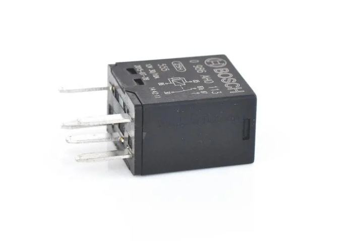 RELAIS POMPES CARBURANTS 0 986 AH0 113 BOSCH