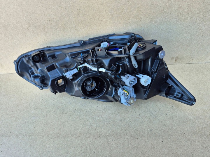 PROJECTEUR AVANT CÔTÉ GAUCHE LEXUS CT 200H LED