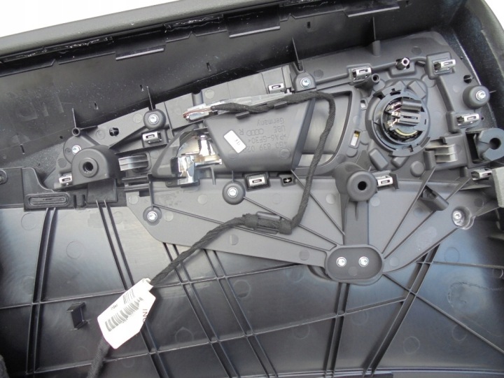 COLLECTEUR GARNITURE DROIT ARRIÈRE PORTES VITRE AUDI A6 C7 4G BOSE 4G0867306A